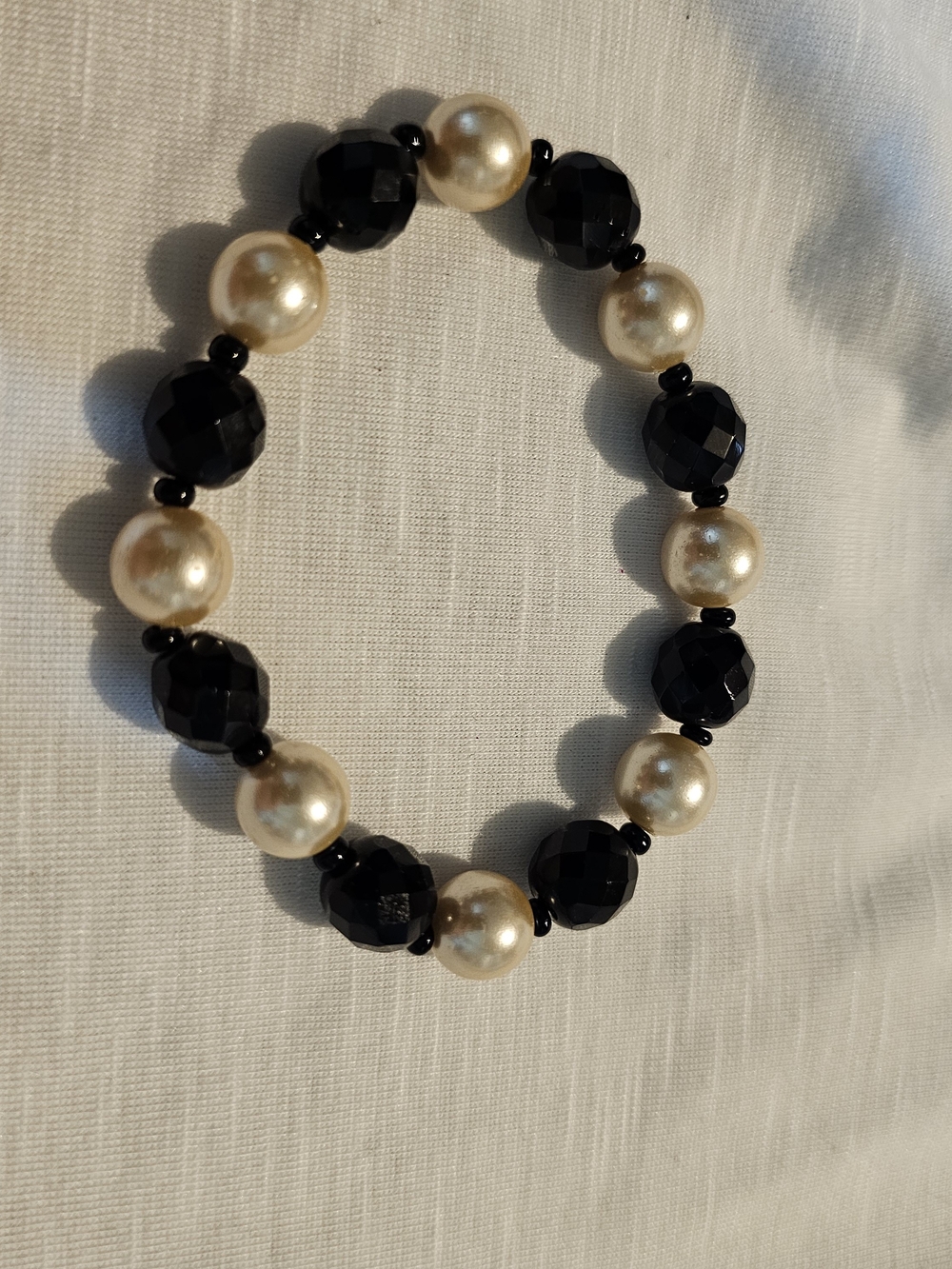 Black and Cream Pearl Bead Stretch Bracelet